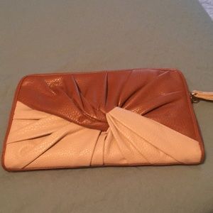 Jessica Simpson clutch